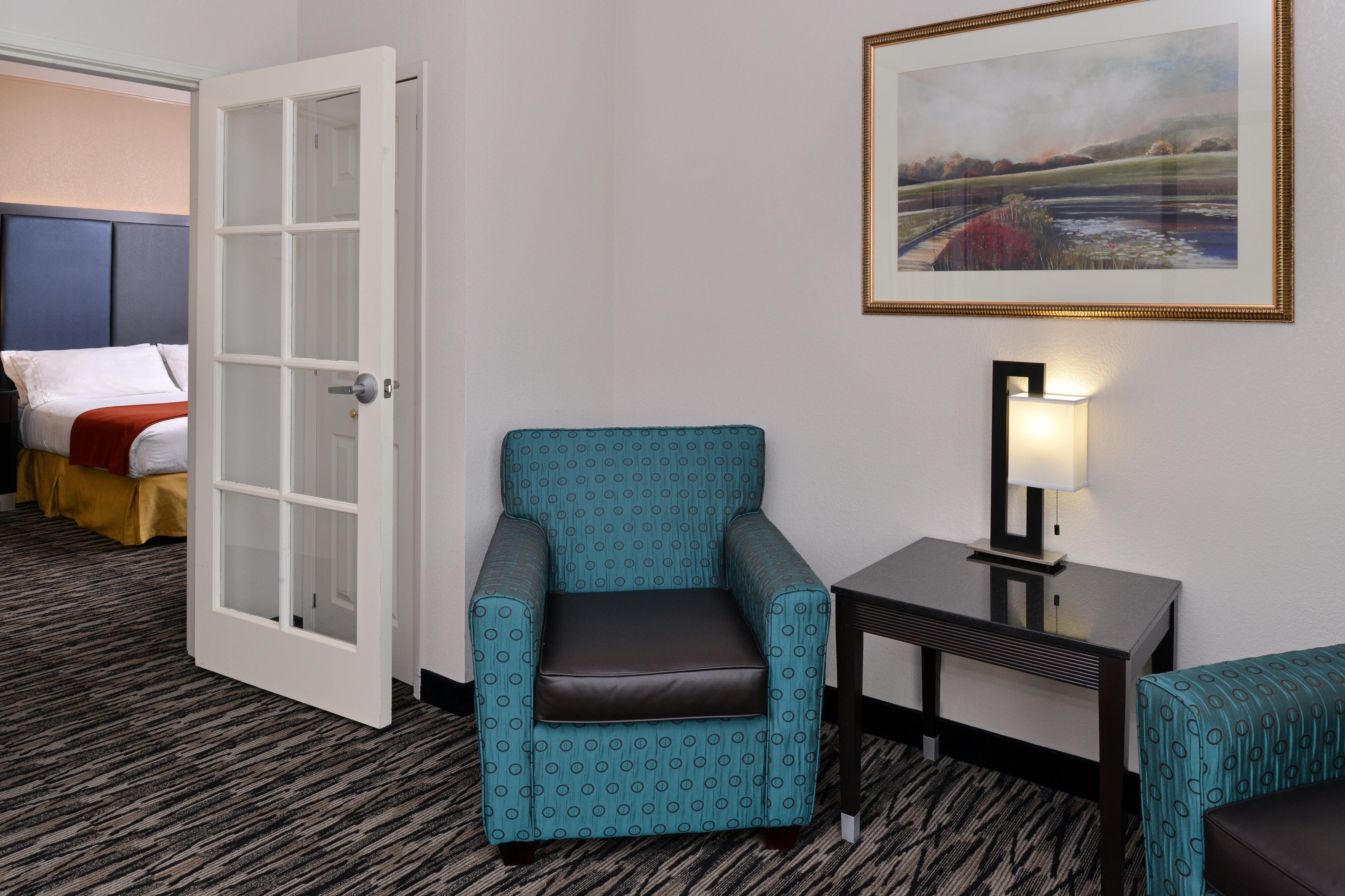 Holiday Inn Express & Suites Tacoma South - Lakewood By Ihg מראה חיצוני תמונה