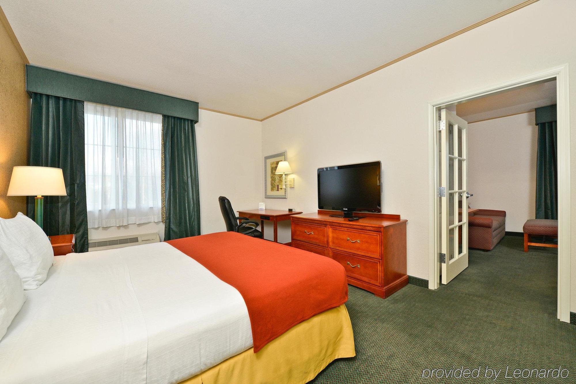 Holiday Inn Express & Suites Tacoma South - Lakewood By Ihg מראה חיצוני תמונה