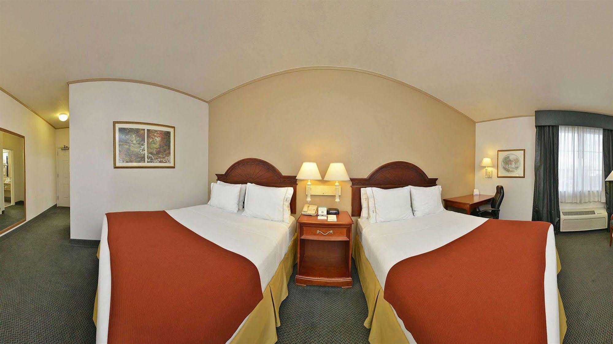 Holiday Inn Express & Suites Tacoma South - Lakewood By Ihg מראה חיצוני תמונה